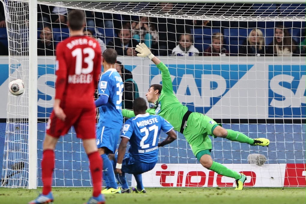 Kur u akordua një gol pa hyrë topi në rrjetë? Rasti që ndryshoi përgjithmonë futbollin