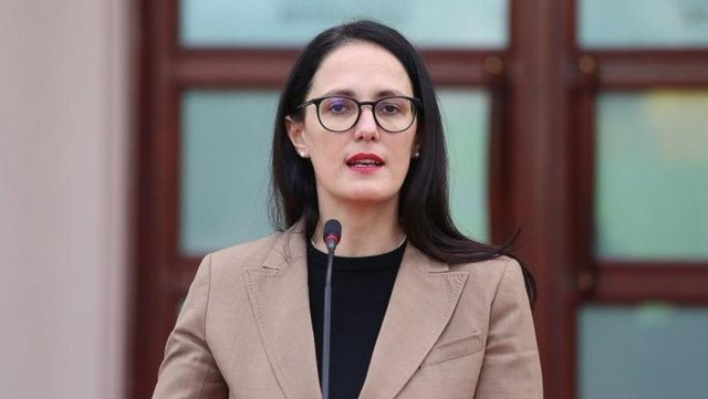 21:15 Ibrahimaj: 33 119 pensionistë kanë tërhequr sot bonusin prej 5 mijë lekësh