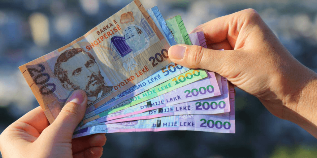 Çfarë fshihet pas forcimit rekord të lekut shqiptar?