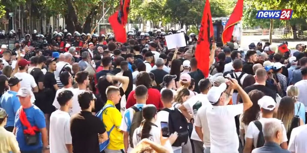 Nesër seanca e fundit e Kuvendit, paralajmërohet tjetër protestë kundër klasës politike