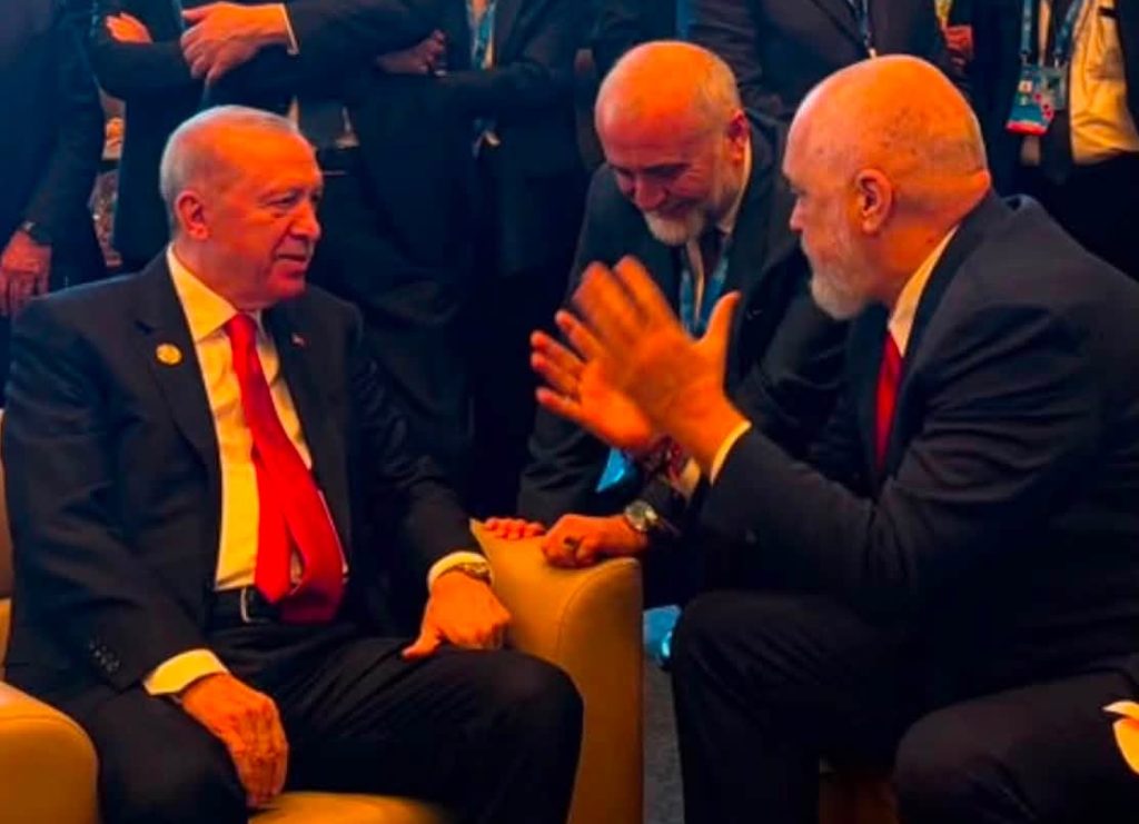“Atletet e bardha janë më komode se këpucët klasike”, Rama flet për CNN turk pas samitit të Ankarasë: Erdogani është shumë i interesuar për Ballkanin