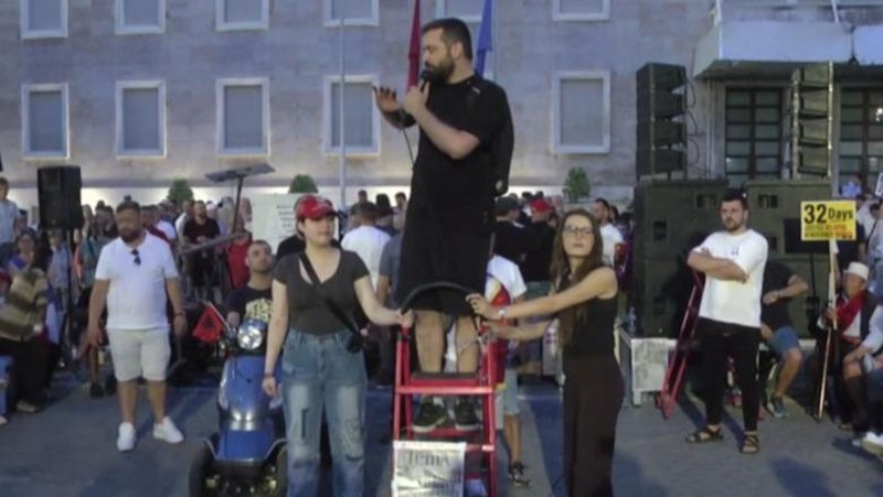 Protestuesi bën thirrje për tubim para Kuvendit të enjten: Do të ndalojmë deputetët të hyjnë në Parlament