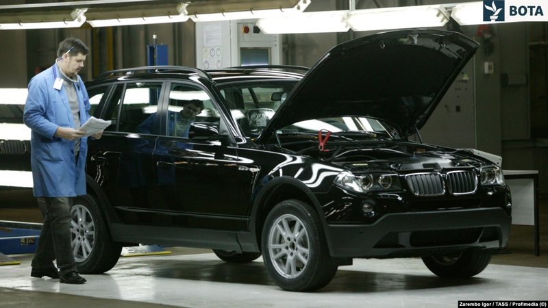 BMW të paautorizuara: Si po ndërtohen makina luksoze nga pjesë të mbetura në Rusi