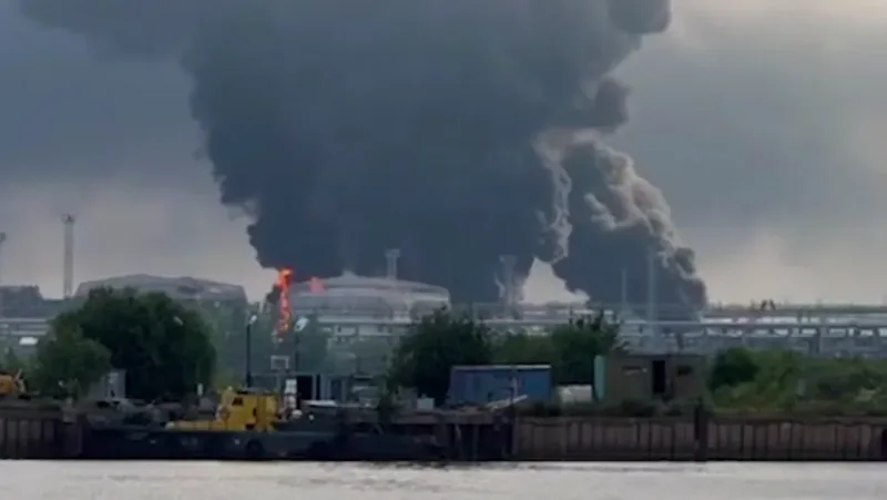 Sulm me dronë në Shën Petersburg, Ukraina shënjestron terminalin kyç të naftës