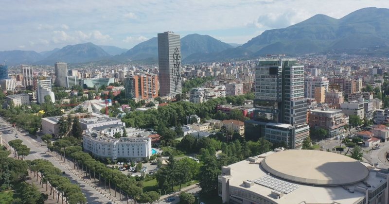 16:38 300 kuota të hapura, qeveria mbështet punonjësit e administratës me kredi për strehim