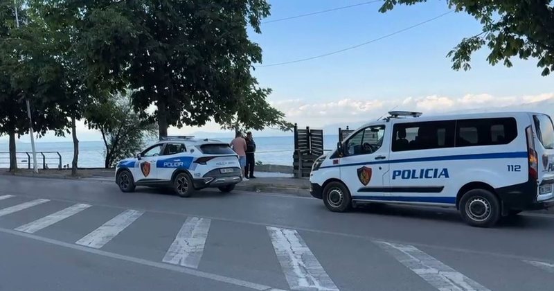 Po pushonte buzë liqenit të Pogradecit, i moshuari humb jetën befasisht, ja për çfarë dyshohet