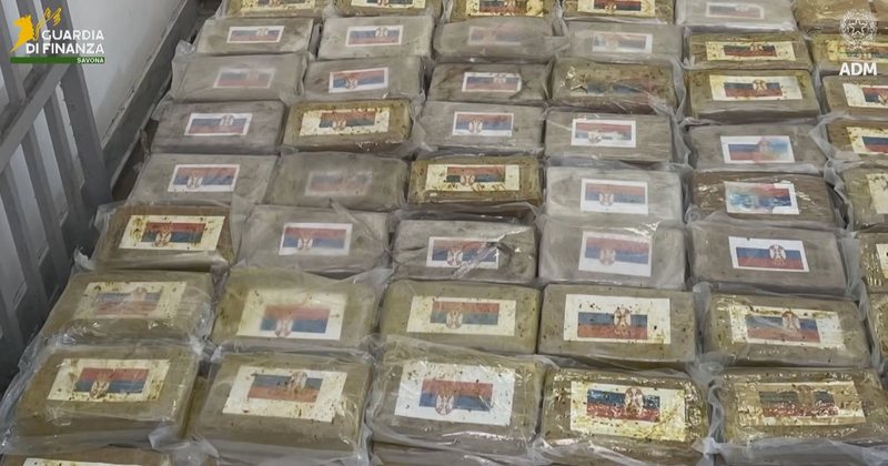 Drogë me flamur serb në kuti bananesh, sekuestrohen 770 kg kokainë në Itali me vlerë 250 mln euro