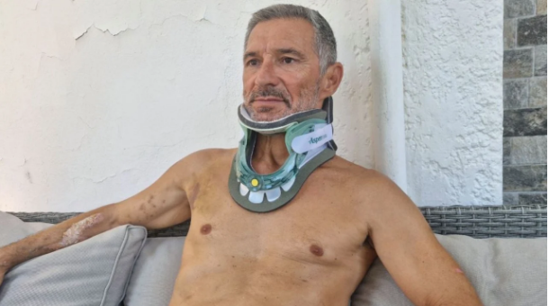 Pasagjeri që u thith pjesërisht nga dritarja e avionit të Ryanair rrëfen tmerrin e përjetuar, bashkëshortja e tij: Jetën ia shpëtoi një shqiptar