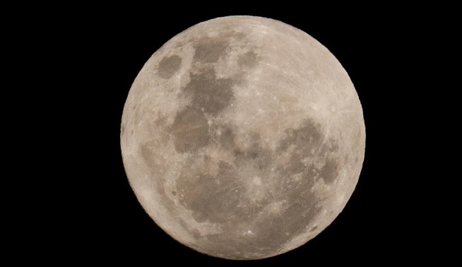 Alarm në hapësirë, NASA: Pjesë e raketës Falcon 9 mund të përplaset me Hënën më 5 gusht