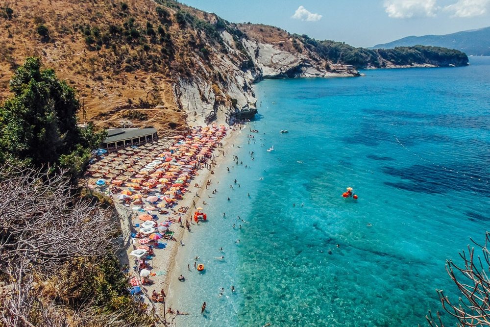 Shqipëria po përjeton valën e të nxehtit afrikan, por të mërkurën nisin reshjet, erë dhe ulja e temperaturave