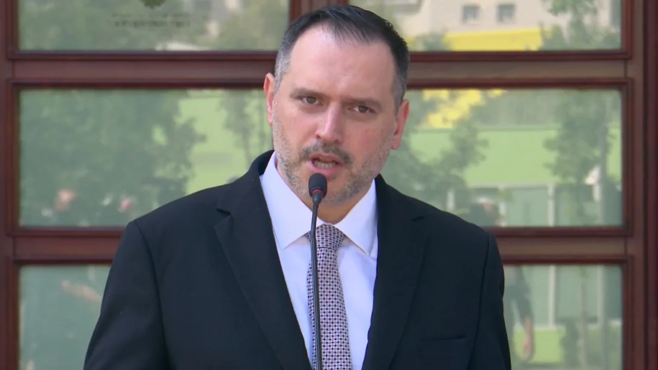 10:45 “Katër oficerë të shtabit do të shkojnë në Gaza”, ministri Nufi: Miratuam shpërblimin për zjarrfikësit, kemi menaxhuar dhe shuar 27 vatra zjarri