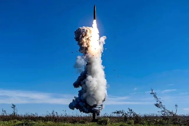 Pak orë pas nënshkrimit të aleancës Australi-Fixhi/ Kina “tregon dhëmbët”, teston raketa mbi Paqësor