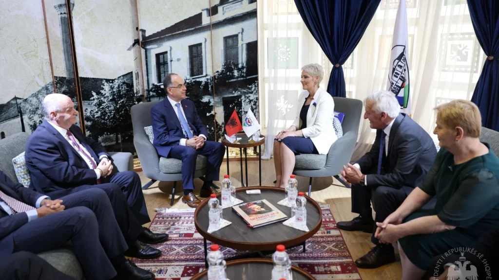 “Shqipen ta bëjmë gjuhë të dijes”/ Begaj vizitë në Luginën e Preshevës: Të drejtat dhe identiteti kombëtar duhet të respektohen