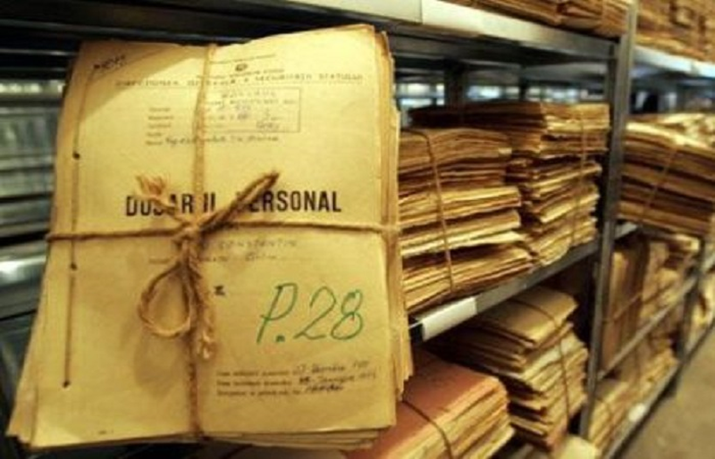 Dossier/ “Blof” apo drejtësi? Kur dosjet e Sigurimit të Shtetit u kthyen në armë politike dhe përplasja Topalli-Majko për lustracionin