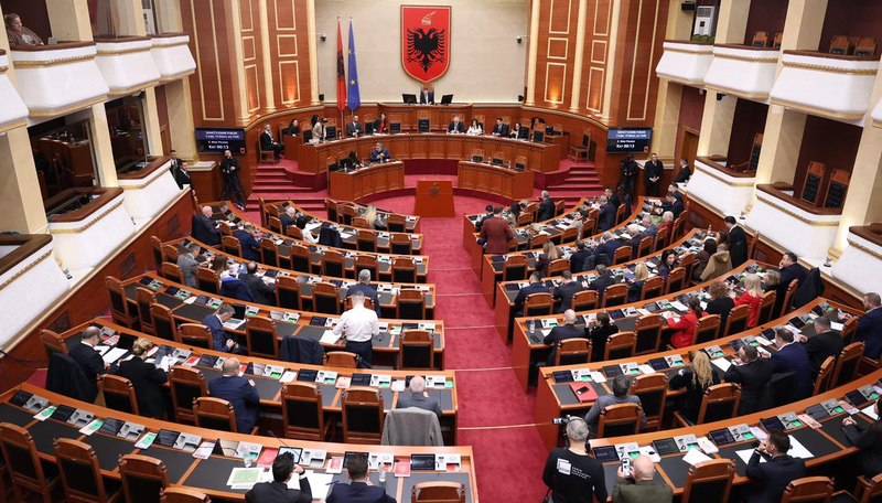 Kuvendi mblidhet në seancë plenare, në fokus financat, bujqësia dhe hekurudha Tiranë-Durrës
