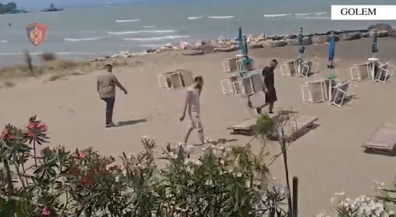 13:15 Operacioni “Plazhi i lirë”, policia heq qindra çadra e shezlongë pa leje në Golem