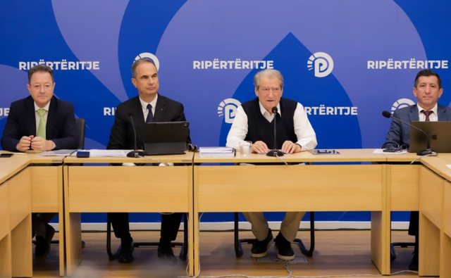 Rekrutimi i ish-zyrtares së PD-së nga PS-ja/ Berisha: Rrënimi i opozitës, politikë kryesore e Ramës