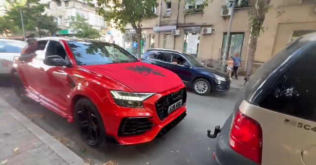 “Lironi çunat” – Autokolona nga diaspora, protestë para Komisariatit nr.3