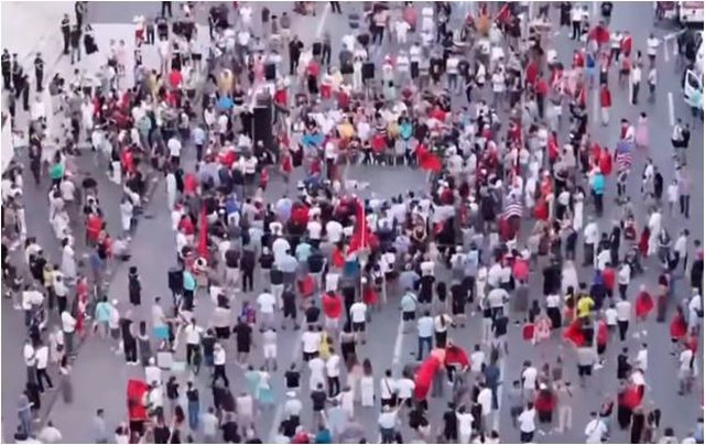 “Protesta e Saliut”/ Balla: Sorra të urrejtjes nga Prishtina dhe Tetova, të maskuar si shqiponja
