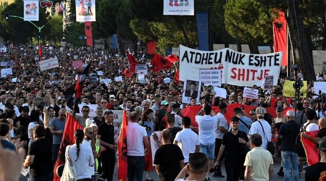 Dita e 42-të e protestës/ Nis grumbullimi i qytetarëve