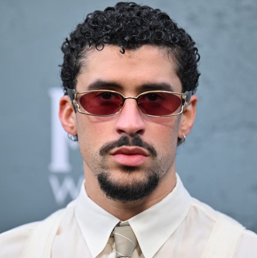 Bad Bunny rikthen dyshimet për një romancë të vjetër, shfaqet pranë ish-partneres Gabriela Berlingeri