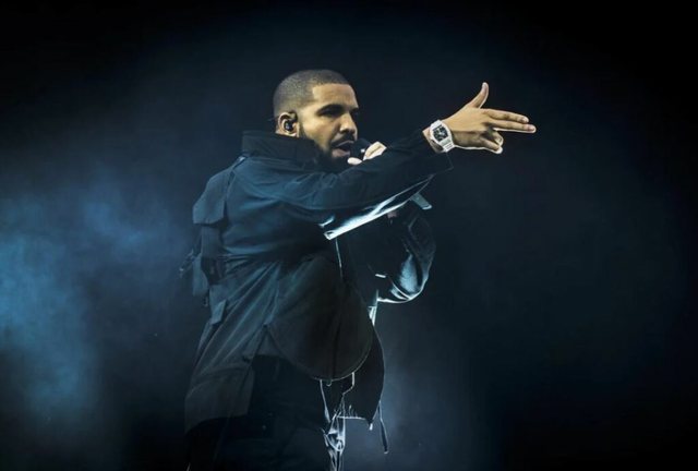 Reperi Drake vendos bastin e çmendur për finalen e Botërorit, ja sa mund të fitojë