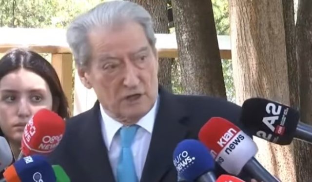 Protestat para Kuvendit/ Berisha: Protestuesit janë kërcënuar