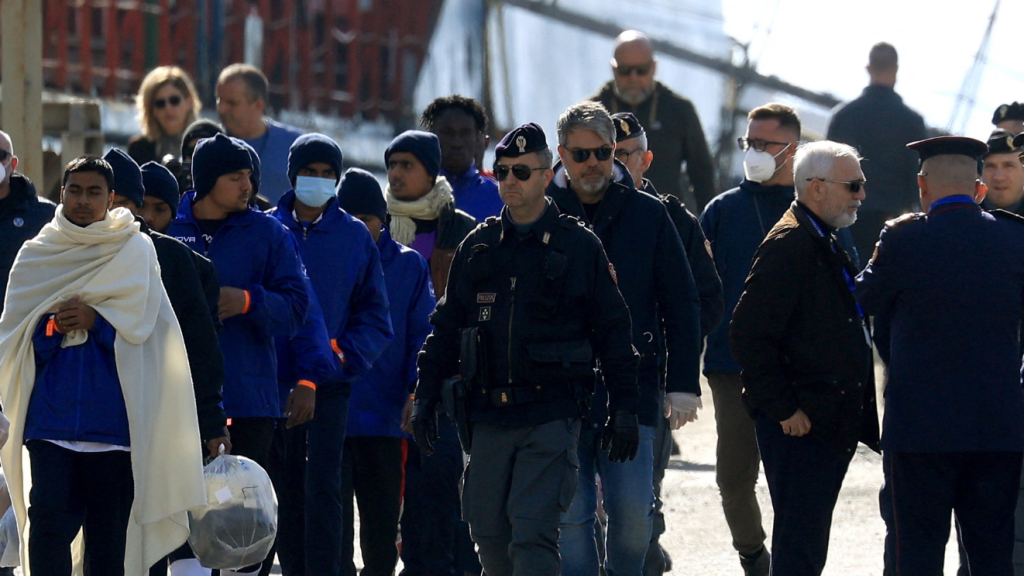 Evropa rrezikon të krijojë një “vrimë të zezë” të të drejtave të njeriut me qendrat e saj të kthimit për migrantët