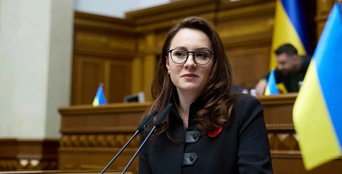 Riorganizim qeveritar në Ukrainë, Parlamenti shkarkon kryeministren Yulia Svyrydenko