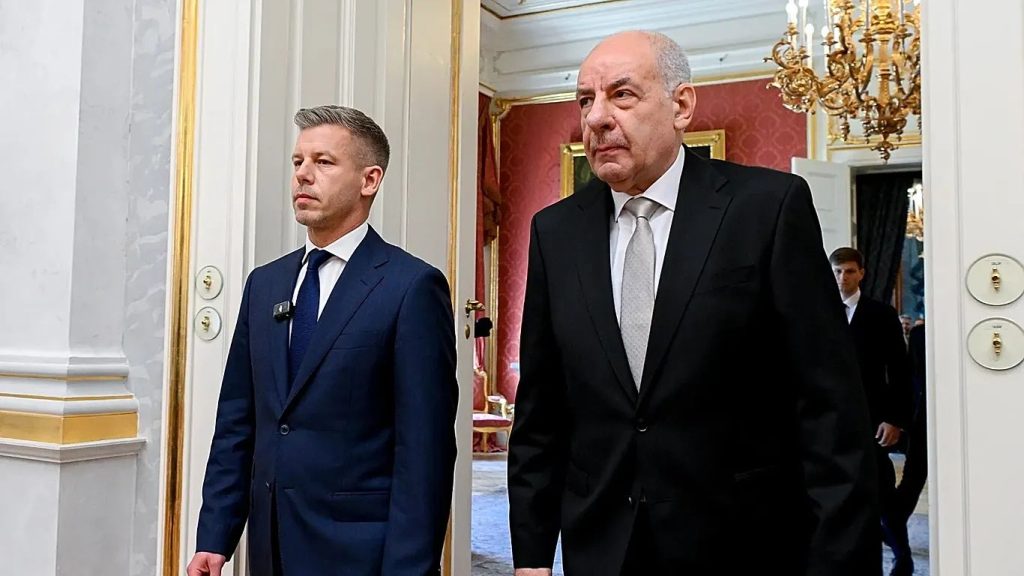 Hungaria drejt një përplasjeje politike. Opozita paralajmëron protesta, qeveria synon shkarkimin e presidentit