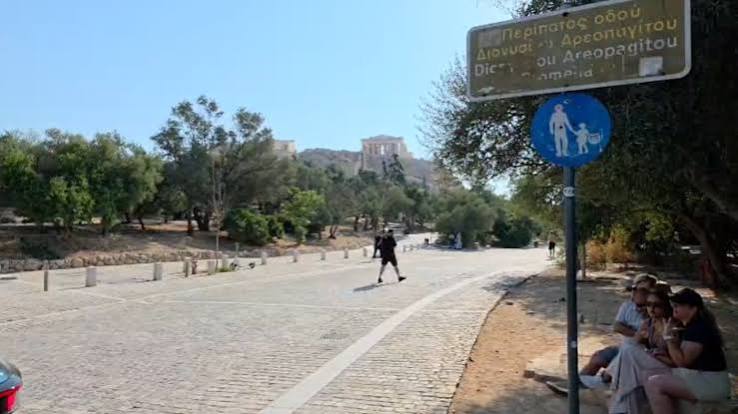 Sulm me thikë në zonën e Akropolit në Athinë/ Plagosen dy turistë amerikanë, autori dyshohet se vuante nga probleme të shëndetit mendor