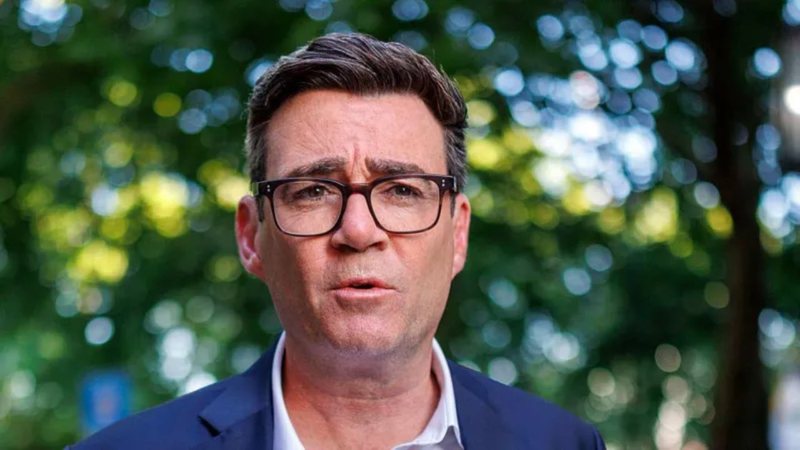 Andy Burnham pranë drejtimit të Laburistëve, rivalët tërhiqen nga gara