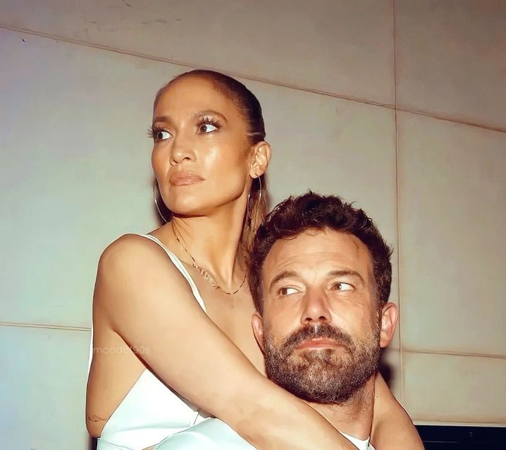 Do apo s’do, Jennifer Lopez është e detyruar të kalojë kohë vazhdimisht me Ben Affleck