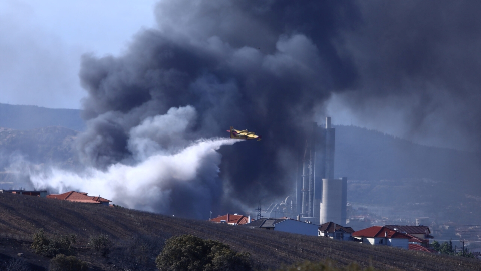 BE thirrje emergjente: Zjarret po zhvendosen në Itali dhe Greqi