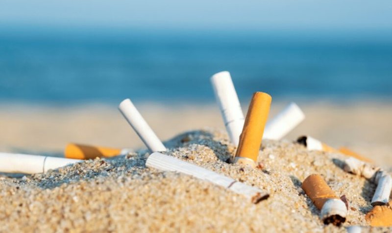 Spanja drejt ndalimit të duhanit dhe cigareve elektronike në plazhe e ambiente publike, drafti shkon në Kuvend