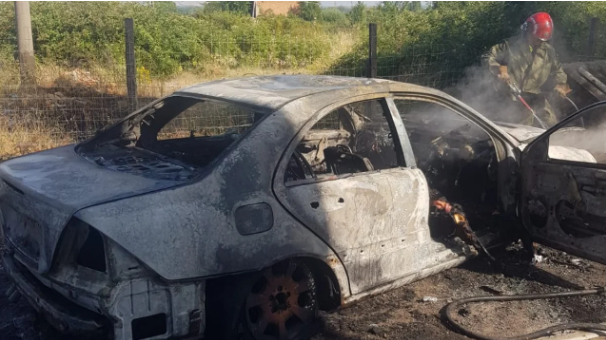 Përfshihet nga flakët automjeti në Korçë, gjendet pa jetë 66-vjeçari, dyshohet se është vetëdjegur