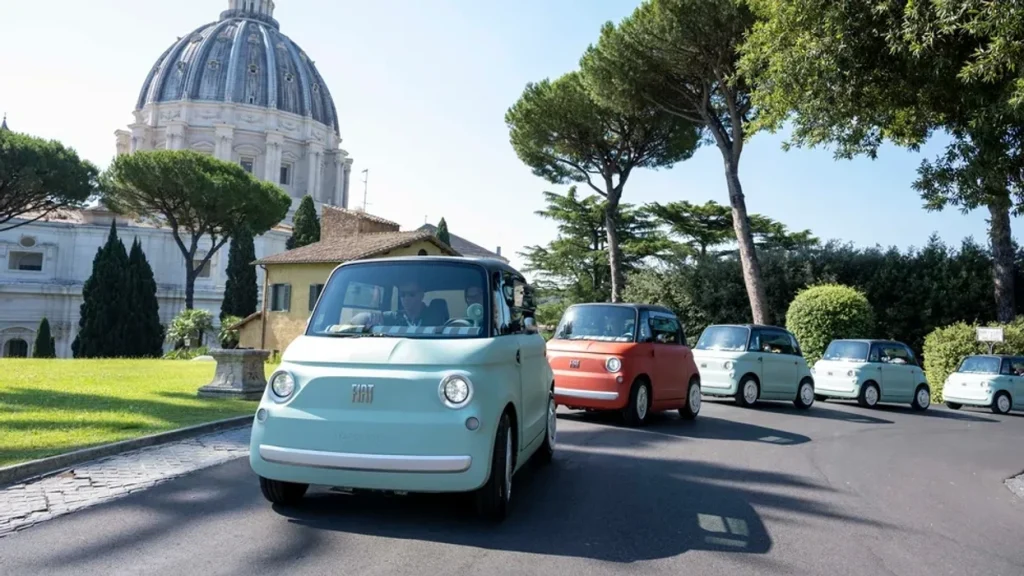 Papa blenë 20 vetura Fiat Topolino për qytetin e Vatikanit