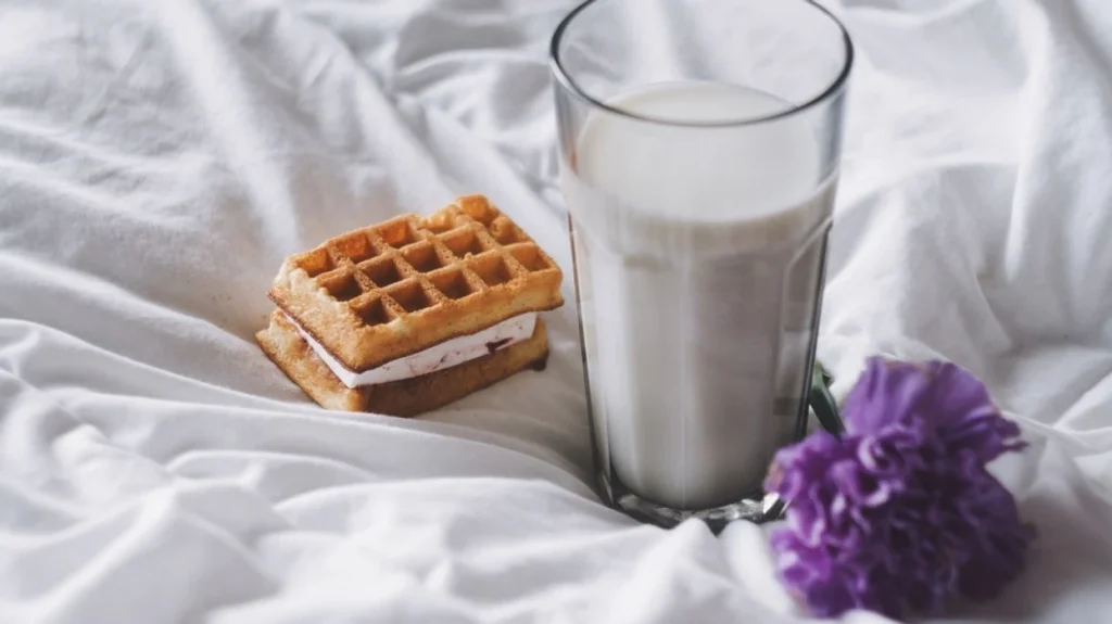 Kur është qumështi një zgjedhje më e mirë për hidratim sesa uji?