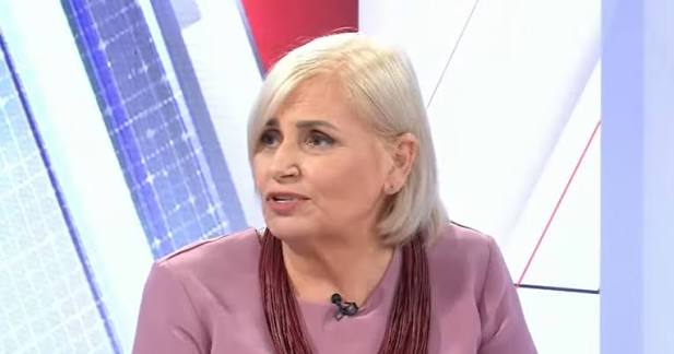 “Protesta nuk jep ultimatum”. Deputetja e PS: Ftojmë pjesën e shëndetshme që të ulemi