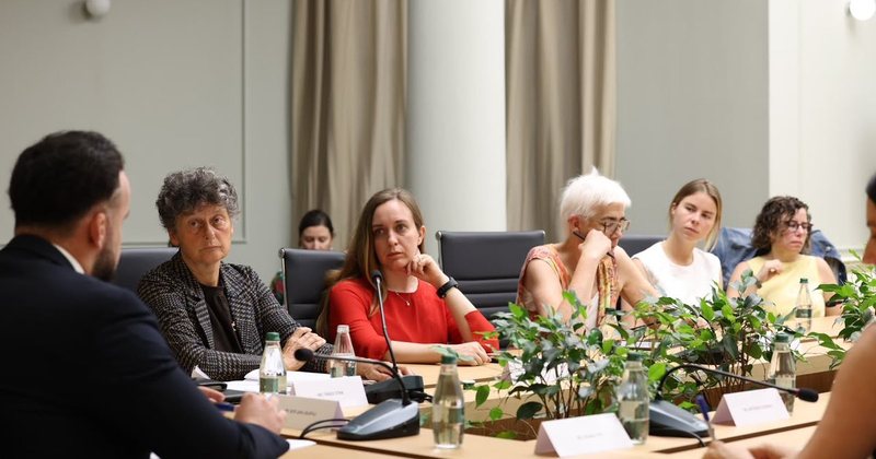 Ministri i Mjedisit takon eurodeputetët: Çdo projekt në Zvërnec do t’i nënshtrohet Vlerësimit të Ndikimit në Mjedis