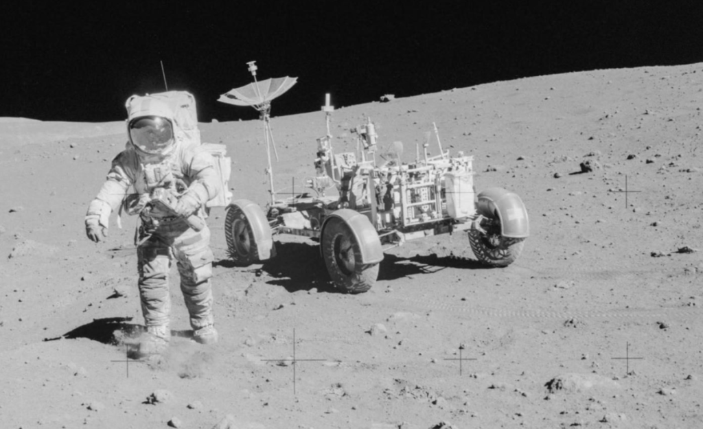 Histori/ Apollo 15 – Misioni që e ktheu Hënën në një laborator shkencor dhe zbuloi “Gurin e Gjenezës”
