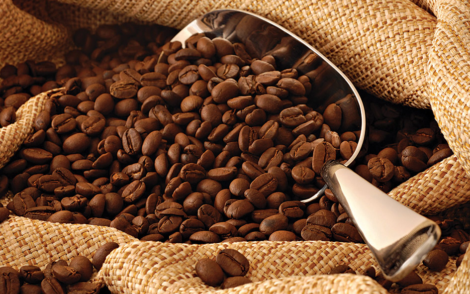 Çmimet e larta ndryshojnë konsumin e kafesë, rritet kërkesa për kafe në kokërr, që e bluajnë vetë