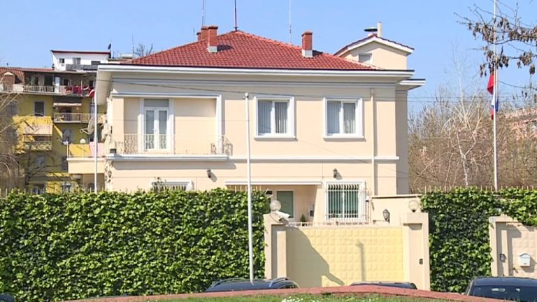 19:36 Pas protestave fshihet Kremlini, reagon Ambasada Ruse në Shqipëri
