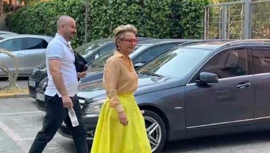 13:12 “Të hetohen të gjithë politikanët nga viti 1990-2026!”/ Kryemadhi replikon me protestuesit jashtë SPAK: Pa përjashtim
