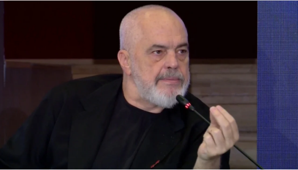 07:11 “Shkon në Theth dhe flet vetëm me ata që përzgjedh”, Rama ankohet se po e sulmojnë me profile false: Pas tyre qëndrojnë sorrat e korbat
