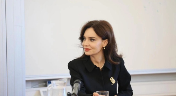 11:00 Spiropali dërgon në Asamblenë e Partisë Socialiste mocionin për hapjen e partisë: E kam dorëzuar sot