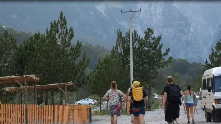 Rritet fluksi i turistëve në zonat malore, operatorët: Thethi dhe Lumi i Shalës, destinacionet më të kërkuara