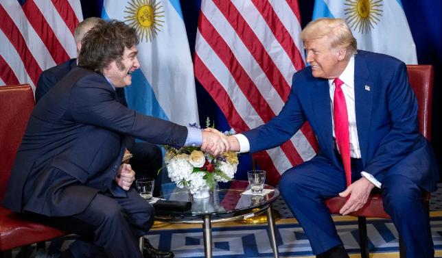 “I shoh ndeshjet me të njëjtën xhaketë”/ Presidenti i Argjentinës nuk do ta ndjekë finalen krah Trump në New York, arsyeja është… besëtytnia