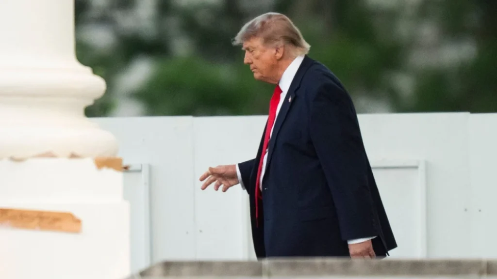 “Do të shohim se çfarë do të ndodhë”/ Ultimatumi i ri i Trump për Iranin: Kanë afat deri nesër në orën 08:00