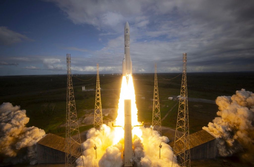 Ariane 6 ngrihet drejt hapësirës, spektatorët në Guajanën Franceze përjetojnë momentin spektakolar
